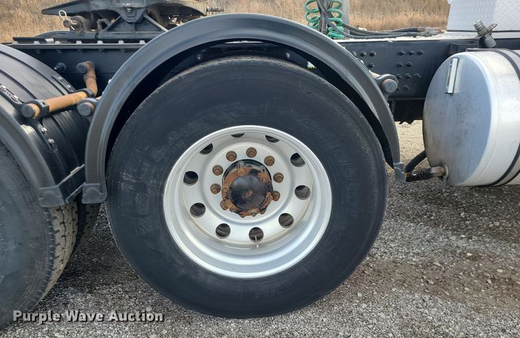 image for item DR7865 2016 Mack CHU613  semi truck