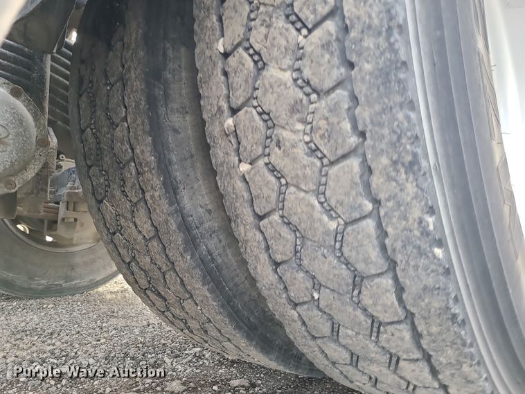 image for item DR7865 2016 Mack CHU613  semi truck