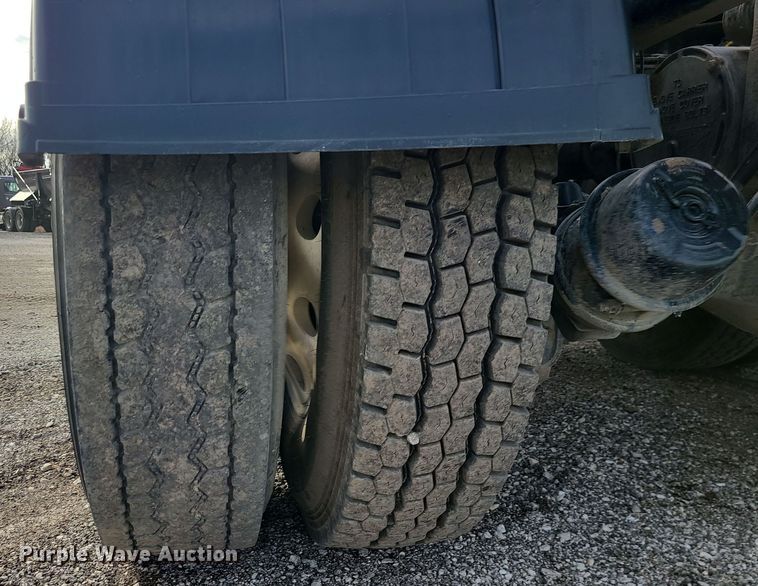 image for item DR7865 2016 Mack CHU613  semi truck