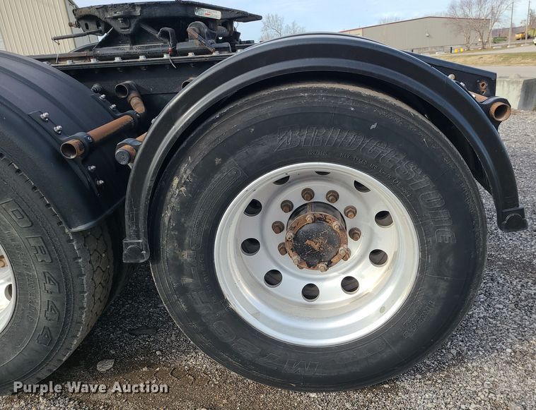 image for item DR7865 2016 Mack CHU613  semi truck