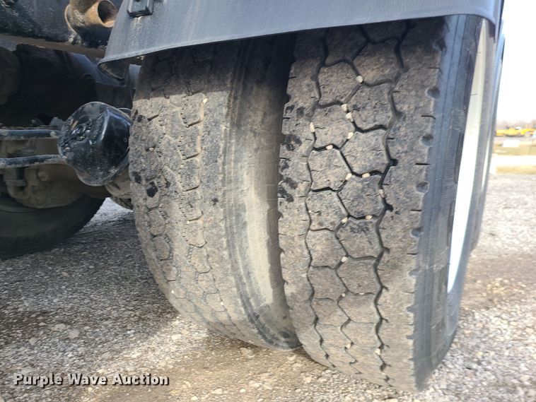 image for item DR7865 2016 Mack CHU613  semi truck