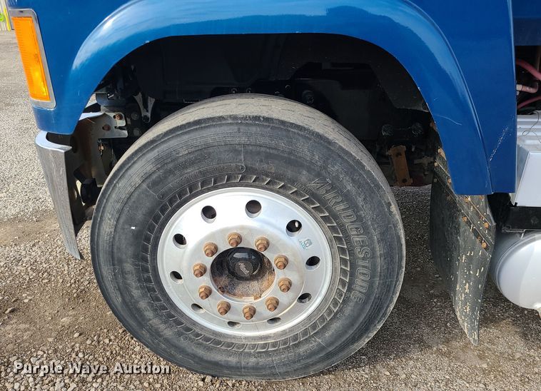 image for item DR7865 2016 Mack CHU613  semi truck