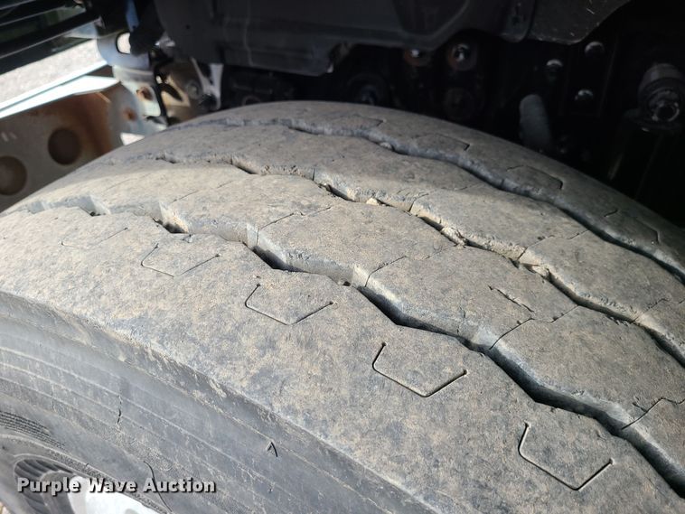 image for item DR7865 2016 Mack CHU613  semi truck