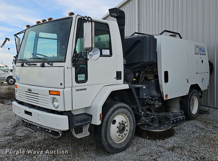 image for item DS5724 2007 Sterling SC8000  street sweeper truck