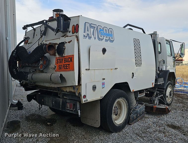 image for item DS5724 2007 Sterling SC8000  street sweeper truck