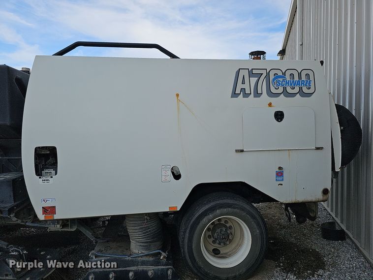 image for item DS5724 2007 Sterling SC8000  street sweeper truck