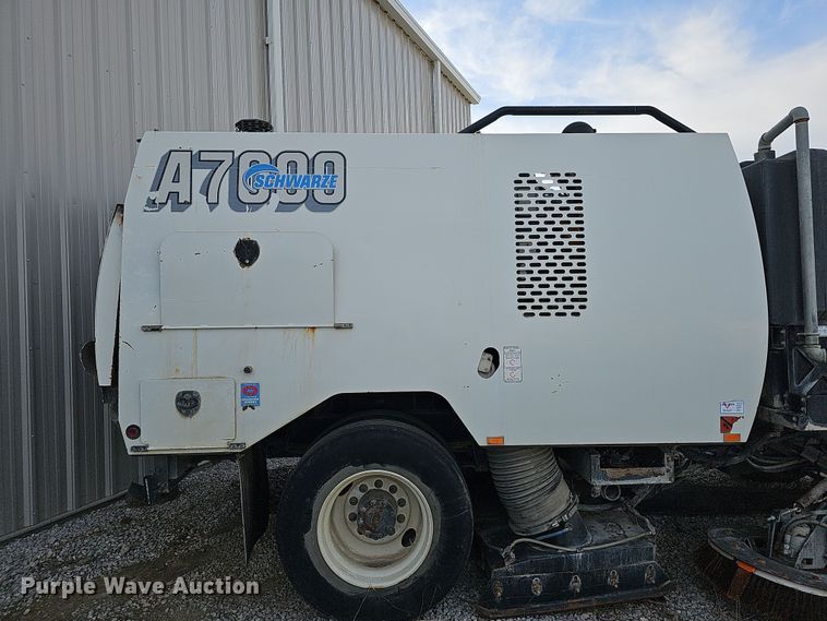image for item DS5724 2007 Sterling SC8000  street sweeper truck