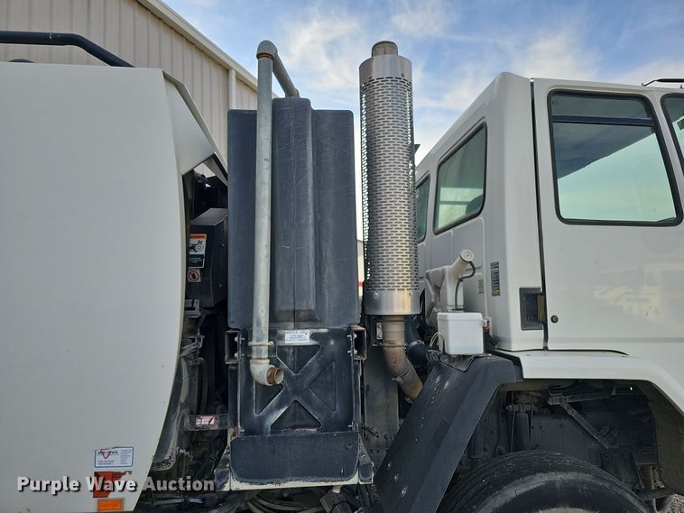 image for item DS5724 2007 Sterling SC8000  street sweeper truck