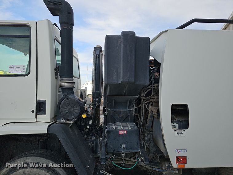 image for item DS5724 2007 Sterling SC8000  street sweeper truck