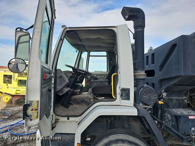 image for item DS5724 2007 Sterling SC8000  street sweeper truck