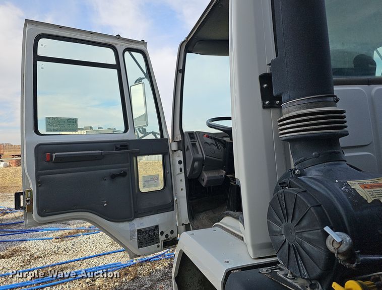 image for item DS5724 2007 Sterling SC8000  street sweeper truck