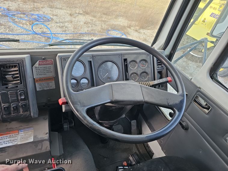 image for item DS5724 2007 Sterling SC8000  street sweeper truck