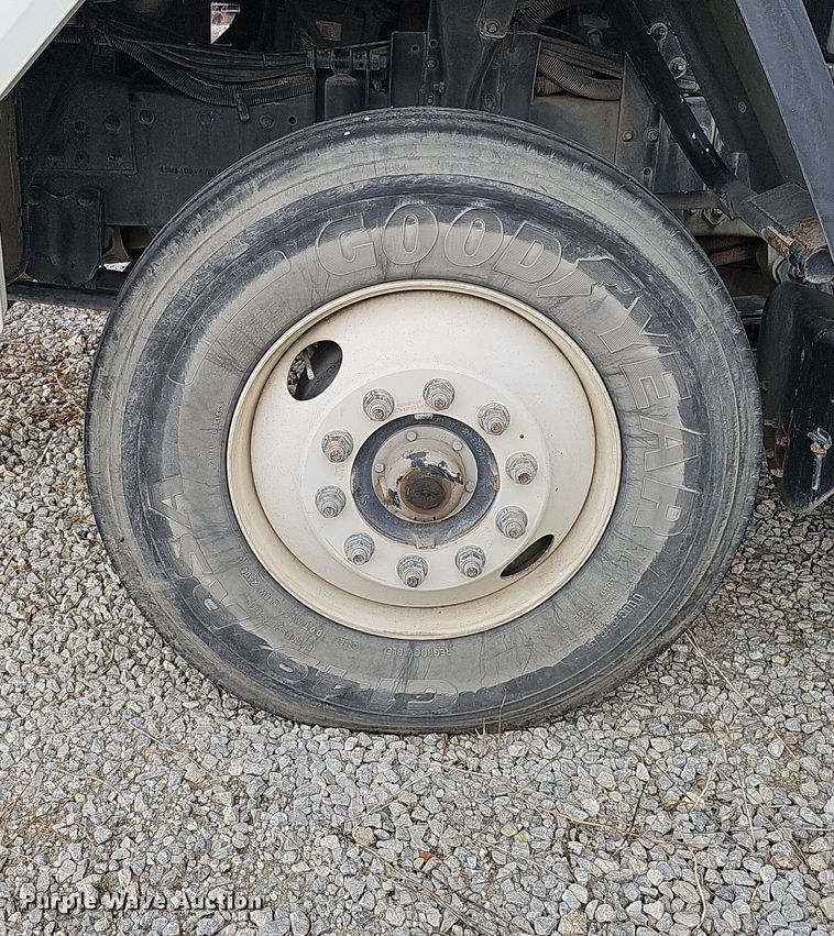 image for item DS5724 2007 Sterling SC8000  street sweeper truck