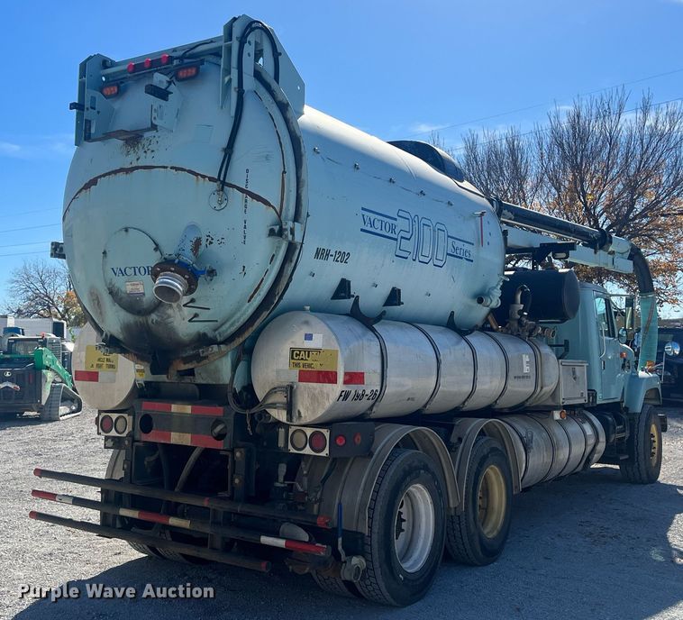 image for item EI0552 2002 International 2574  vacuum truck