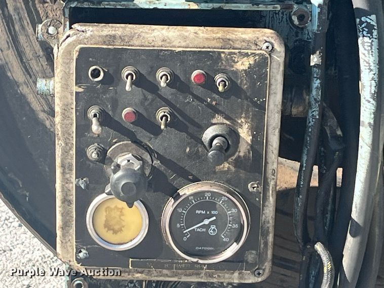 image for item EI0552 2002 International 2574  vacuum truck