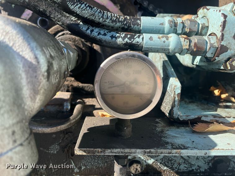 image for item EI0552 2002 International 2574  vacuum truck