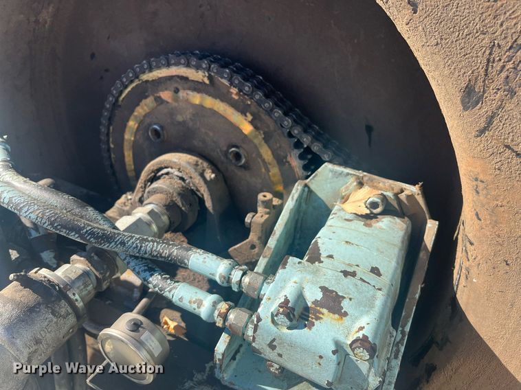 image for item EI0552 2002 International 2574  vacuum truck