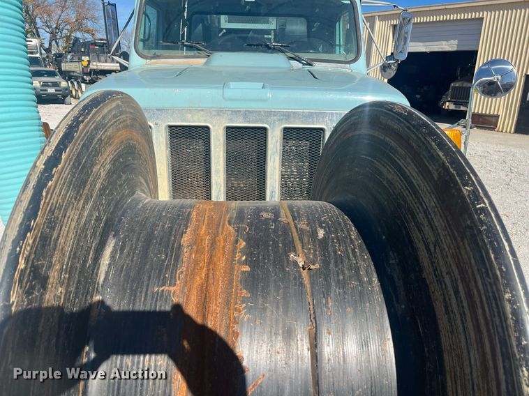 image for item EI0552 2002 International 2574  vacuum truck