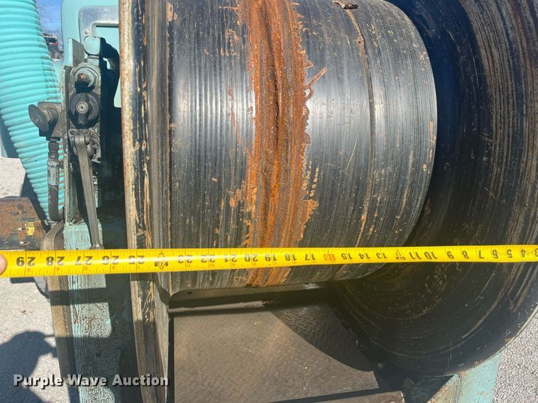 image for item EI0552 2002 International 2574  vacuum truck