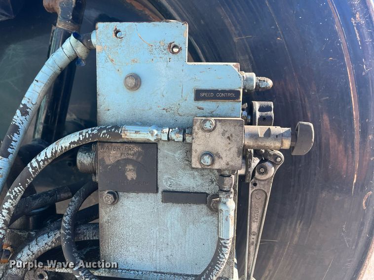 image for item EI0552 2002 International 2574  vacuum truck