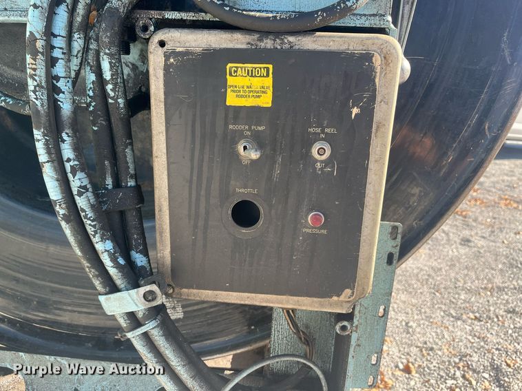 image for item EI0552 2002 International 2574  vacuum truck