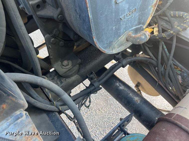 image for item EI0552 2002 International 2574  vacuum truck