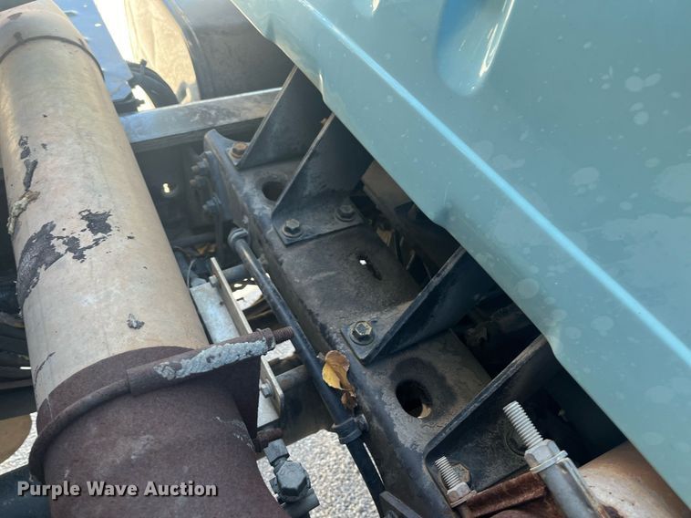 image for item EI0552 2002 International 2574  vacuum truck