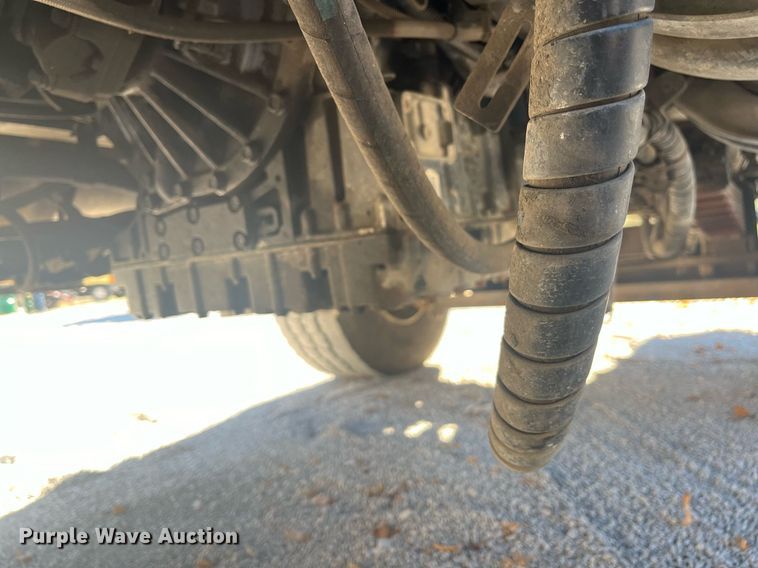 image for item EI0552 2002 International 2574  vacuum truck