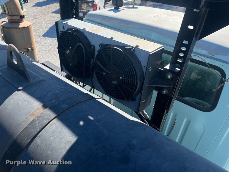 image for item EI0552 2002 International 2574  vacuum truck