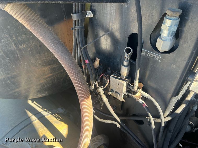 image for item EI0552 2002 International 2574  vacuum truck