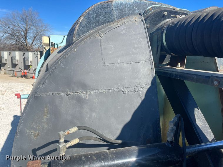 image for item EI0552 2002 International 2574  vacuum truck