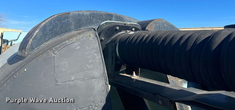 image for item EI0552 2002 International 2574  vacuum truck