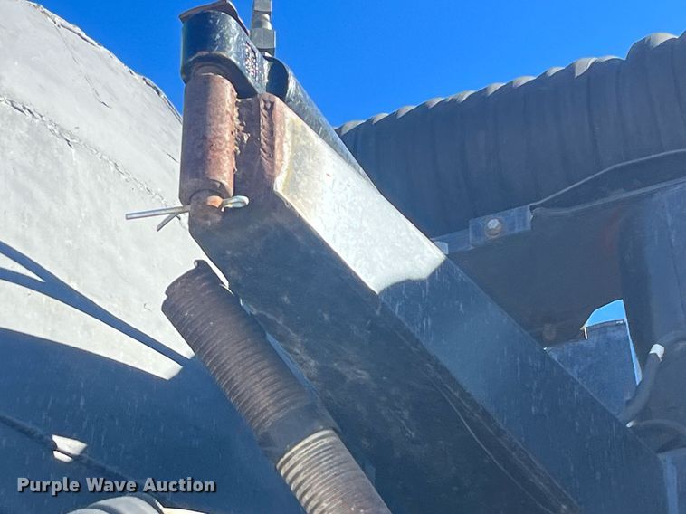 image for item EI0552 2002 International 2574  vacuum truck