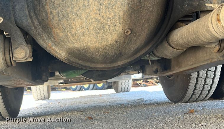 image for item EI0552 2002 International 2574  vacuum truck