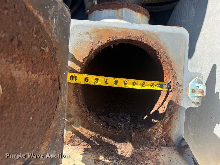 image for item EI0552 2002 International 2574  vacuum truck