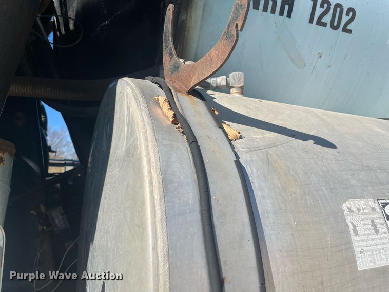 image for item EI0552 2002 International 2574  vacuum truck