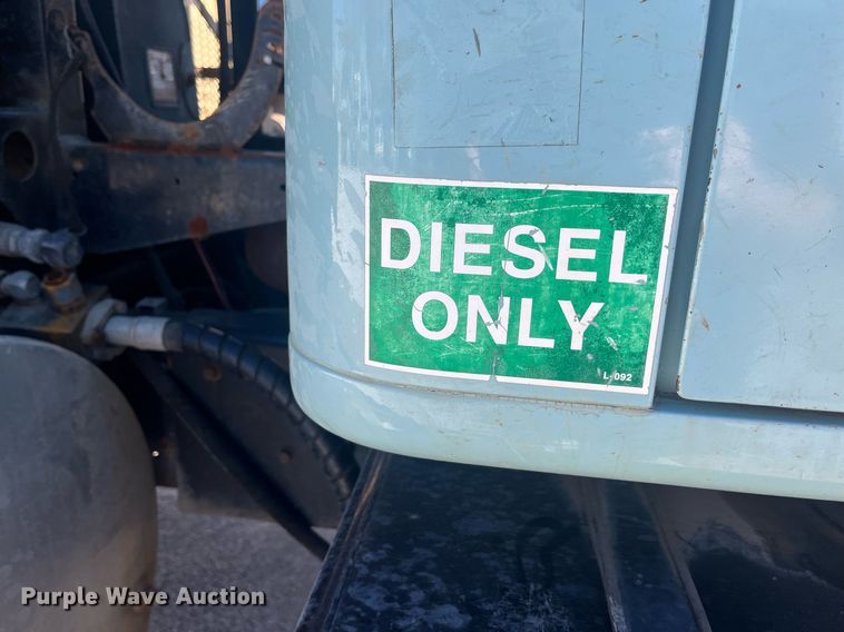 image for item EI0552 2002 International 2574  vacuum truck