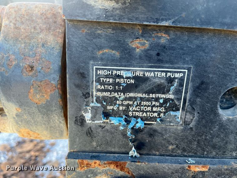 image for item EI0552 2002 International 2574  vacuum truck