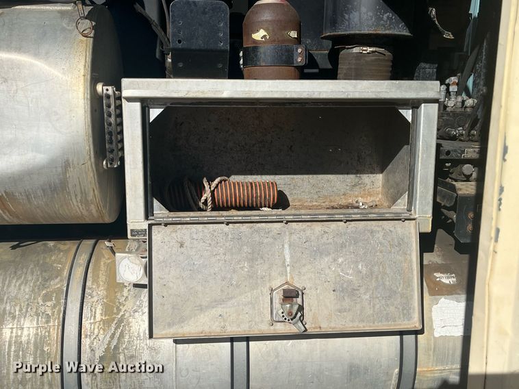 image for item EI0552 2002 International 2574  vacuum truck