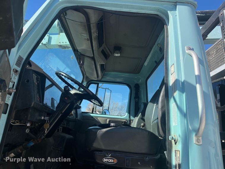 image for item EI0552 2002 International 2574  vacuum truck