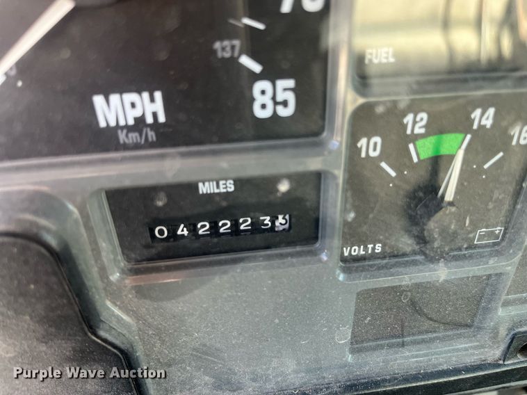 image for item EI0552 2002 International 2574  vacuum truck