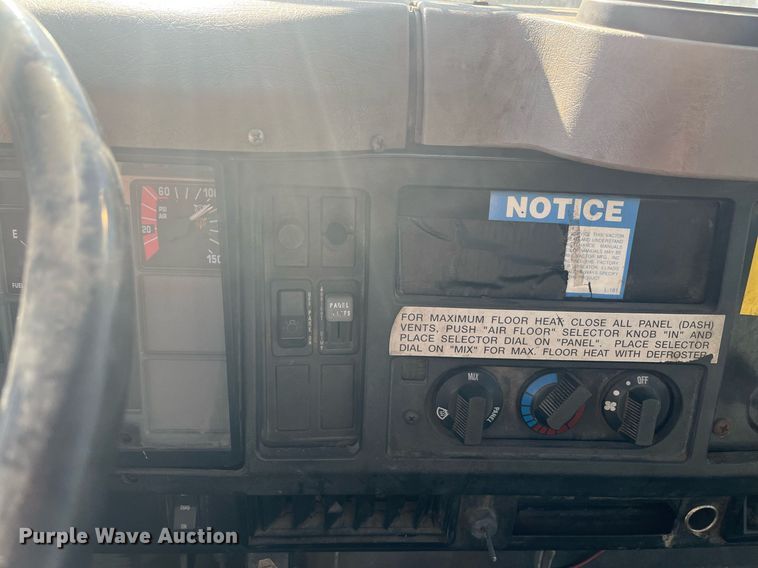 image for item EI0552 2002 International 2574  vacuum truck