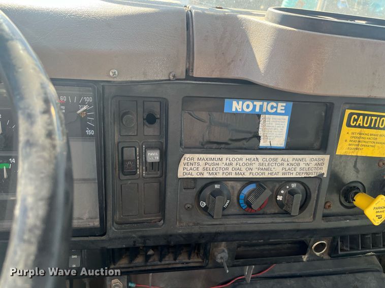 image for item EI0552 2002 International 2574  vacuum truck