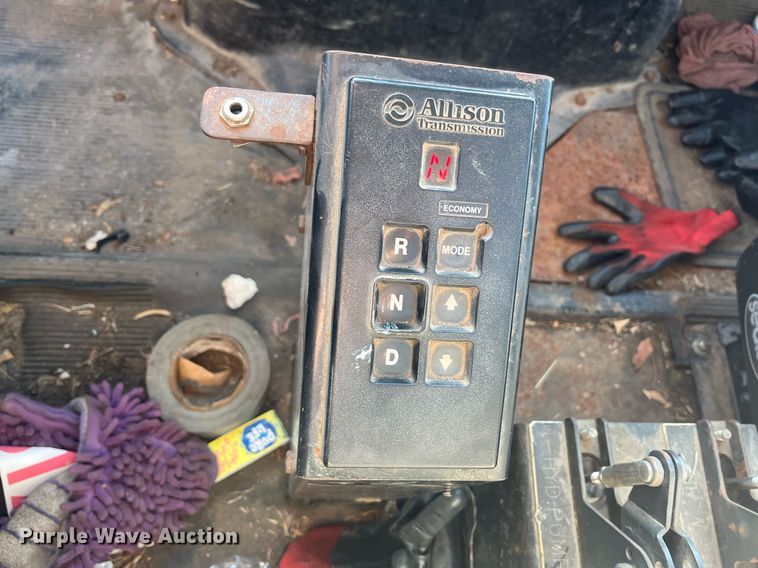 image for item EI0552 2002 International 2574  vacuum truck