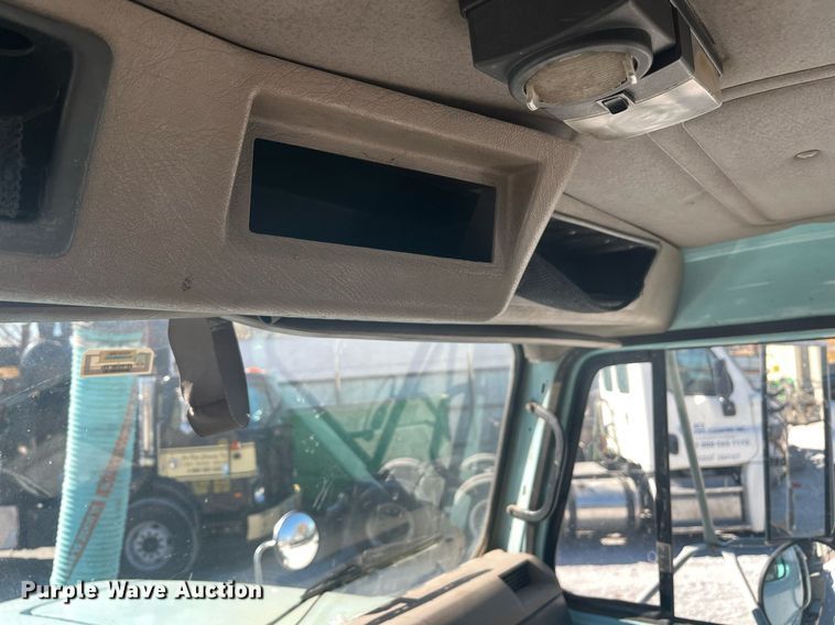 image for item EI0552 2002 International 2574  vacuum truck