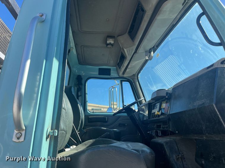 image for item EI0552 2002 International 2574  vacuum truck