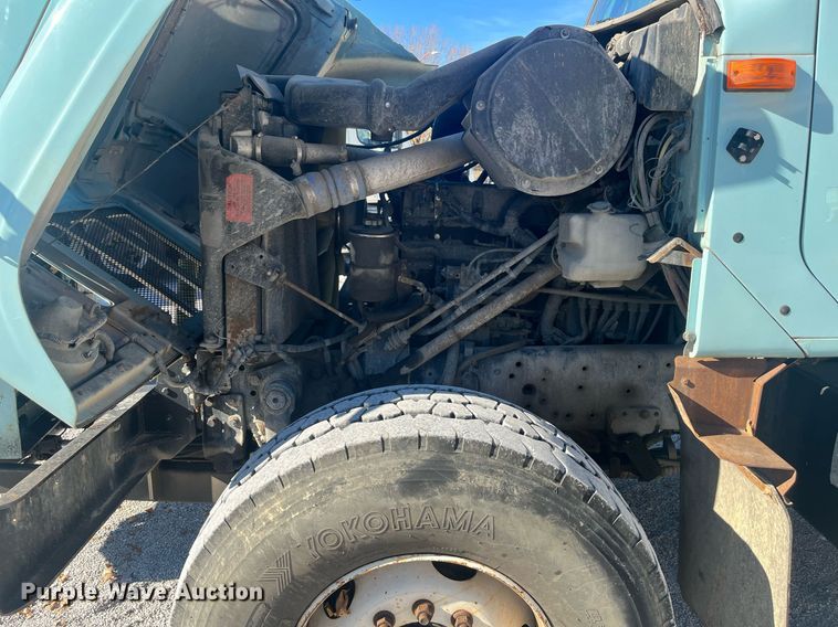 image for item EI0552 2002 International 2574  vacuum truck