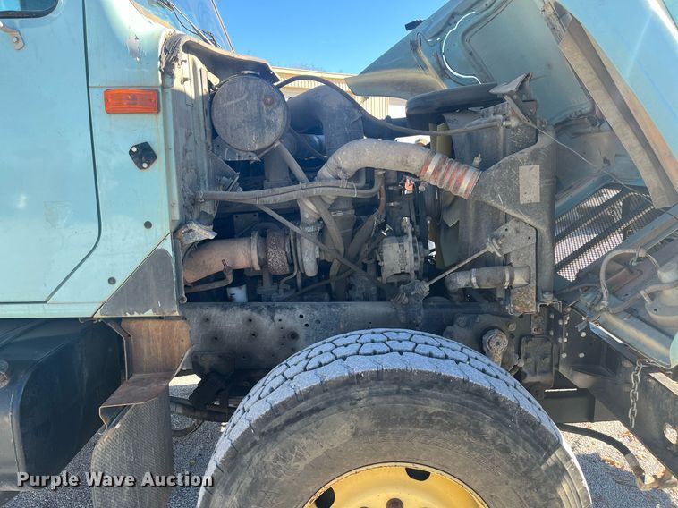 image for item EI0552 2002 International 2574  vacuum truck