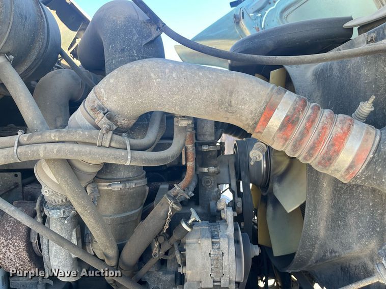 image for item EI0552 2002 International 2574  vacuum truck