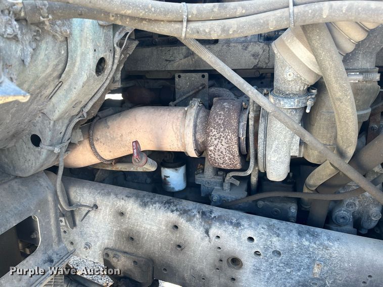 image for item EI0552 2002 International 2574  vacuum truck